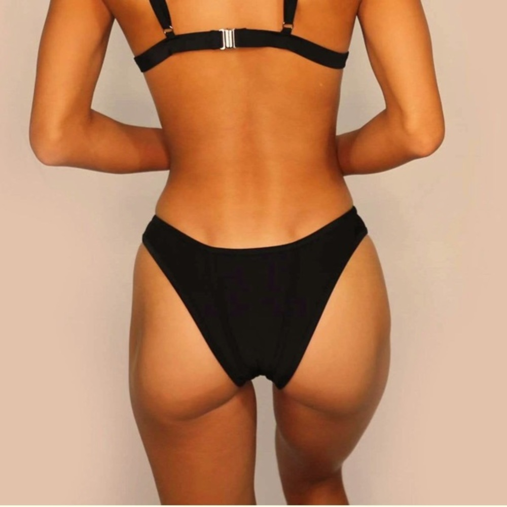Cheeky bikini bottom